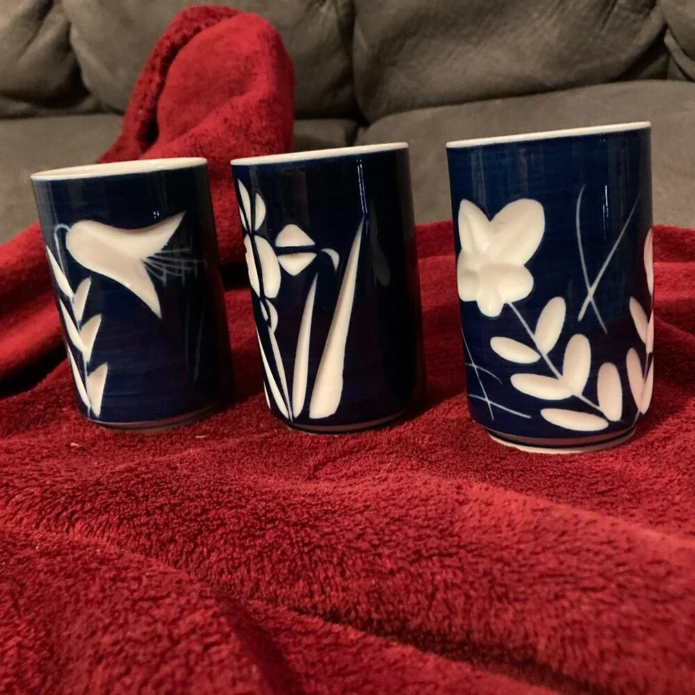 VTG THREE (3) Porcelain Teacup/Sake Cups-MCI JAPAN-Sgraffito Floral Etched-EUC - Picture 3 of 9